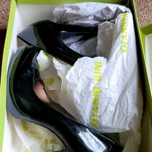 Womens Gianni Bini  Patent Leather heels